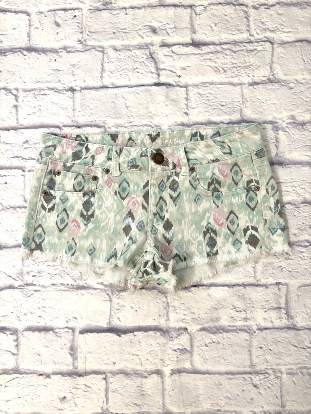 American Eagle Southwestern Jean Shorts Low Rise Aztec Print White Green Size 6